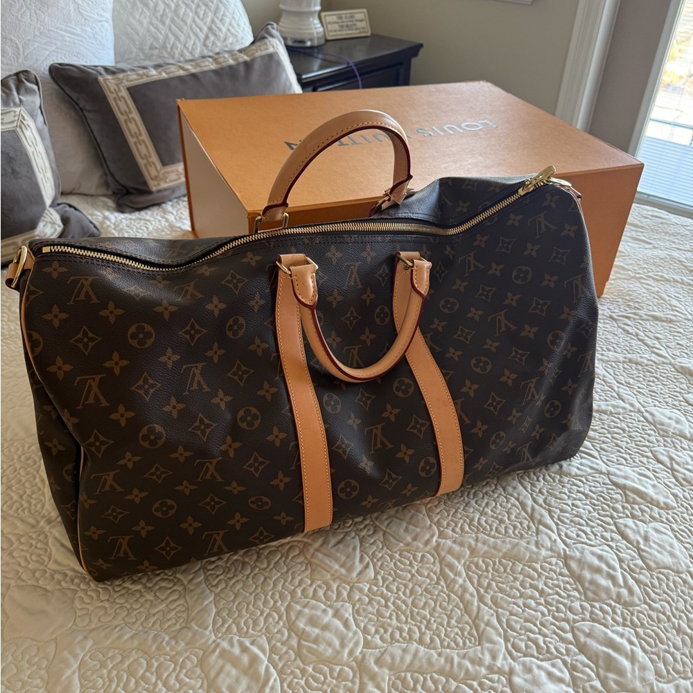 Authentic Louis Vuitton Keepall 55 with shoulder strap 2023